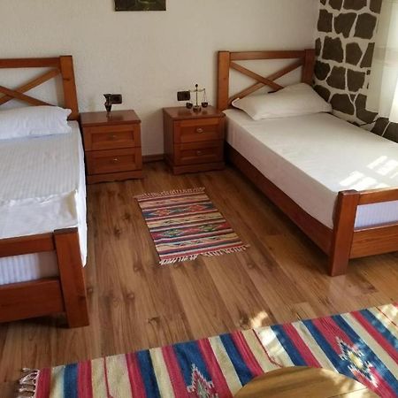 Bed & Breakfast Local Living Edi Berat Eksteriør billede