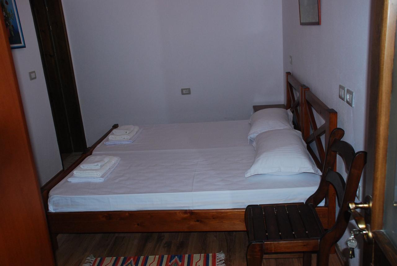 Bed & Breakfast Local Living Edi Berat Eksteriør billede