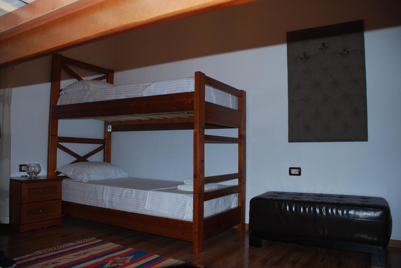 Bed & Breakfast Local Living Edi Berat Eksteriør billede