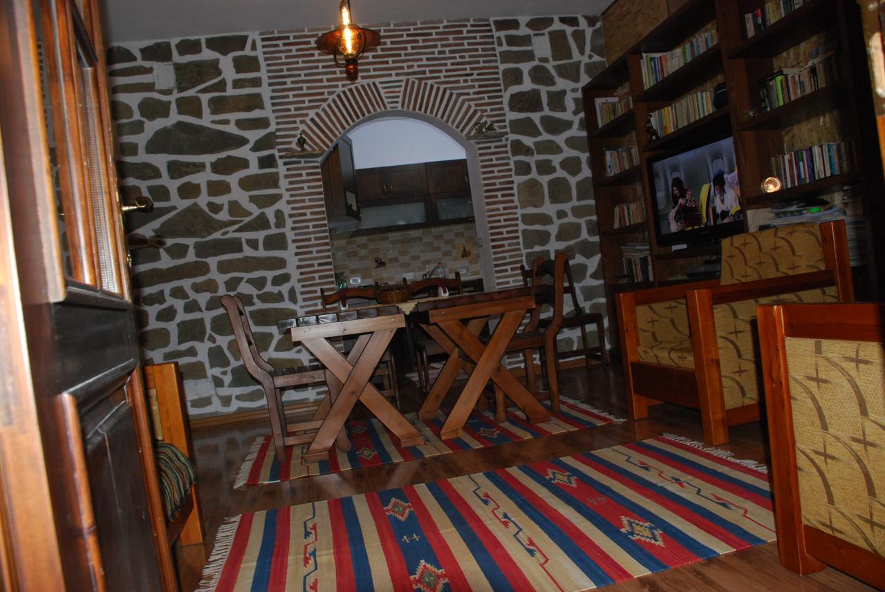 Bed & Breakfast Local Living Edi Berat Eksteriør billede