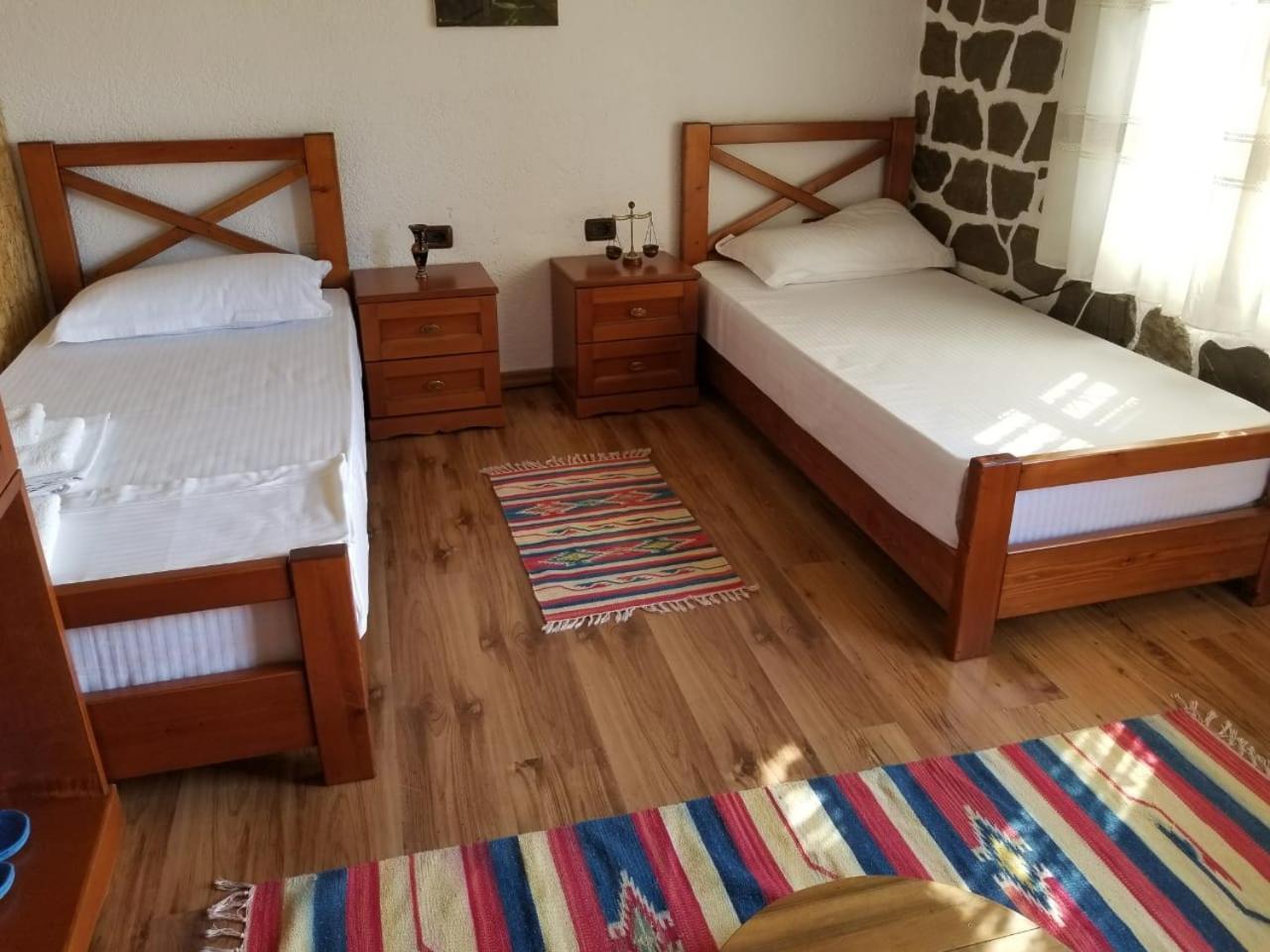 Bed & Breakfast Local Living Edi Berat Eksteriør billede